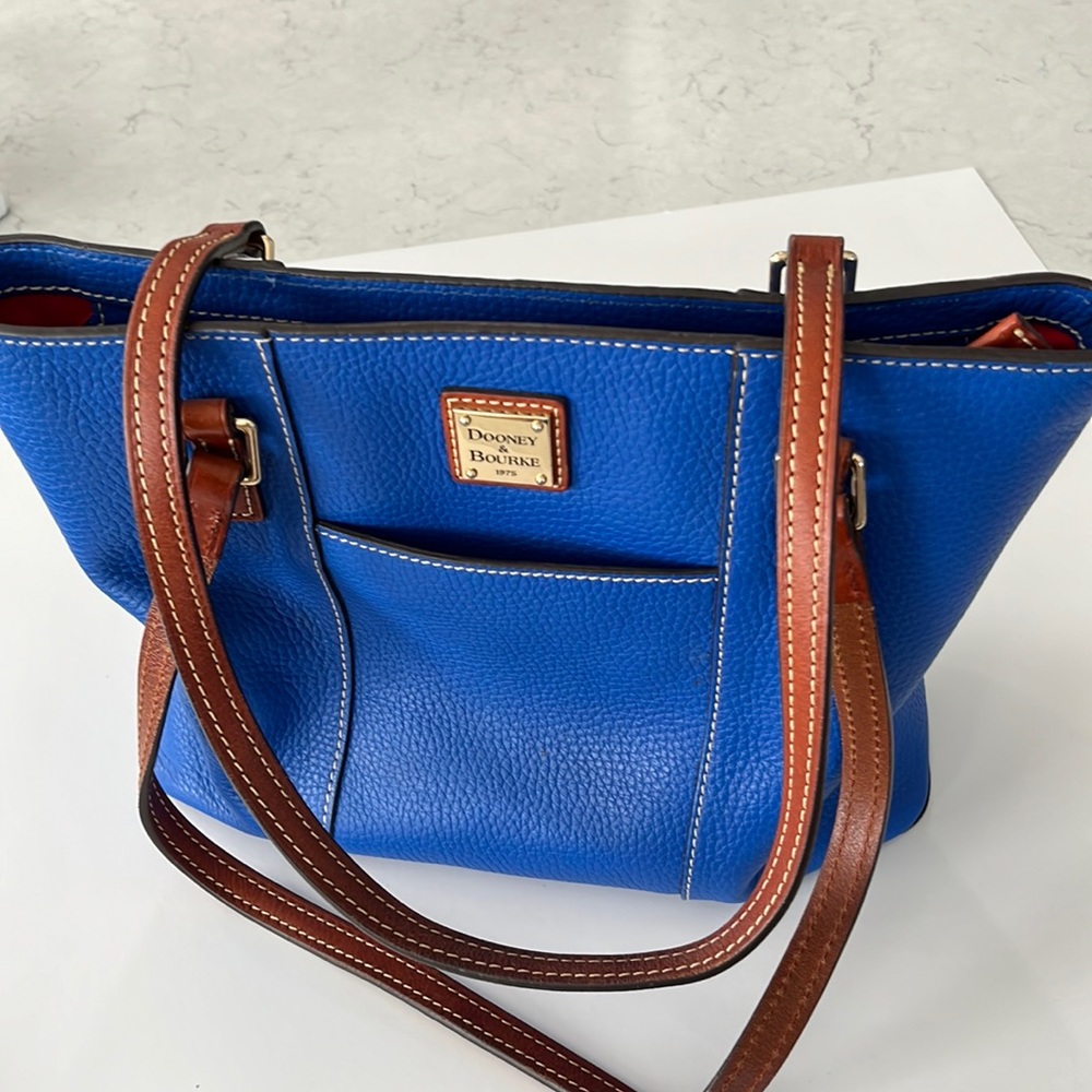 DOONEY & BOURKE Blue Tan Pebble Grain Tote